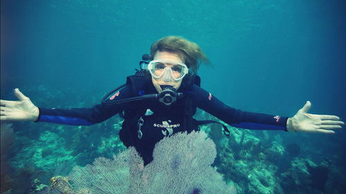 潛入蔚藍(lán) PBS高端訪(fǎng)談如何激發(fā)人們對(duì)海洋的熱愛(ài)